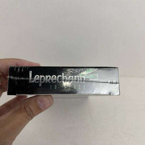 Leprechaun 4 : In Space (VHS, 1996) Warwick Davis Vidmark factory sealed - Picture 3 of 6